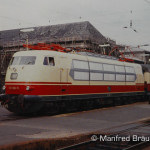 Die 103 109 verlässt vor dem „TEE Rheinpfeil“ den Nürnberger Hauptbahnhof (August 1970).